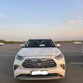 Toyota Highlander 2021