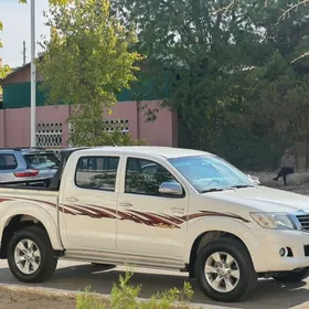 Toyota Hilux 2015