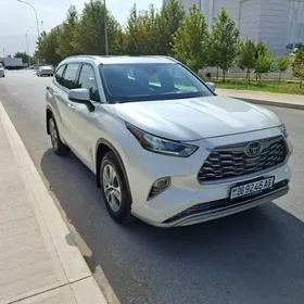 Toyota Highlander 2021