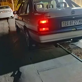 Opel Vectra 1989