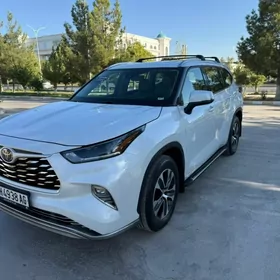 Toyota Highlander 2021