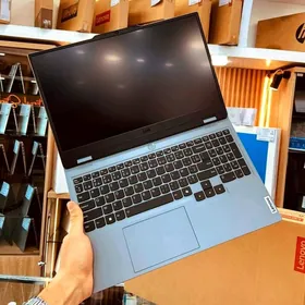 RTX 4050 / i7-13 / 24 GB RAM