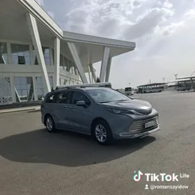 Toyota Sienna 2022