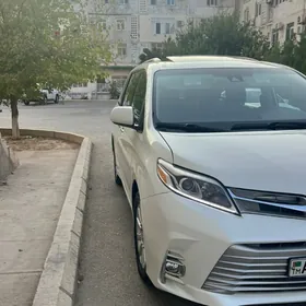 Toyota Sienna 2019