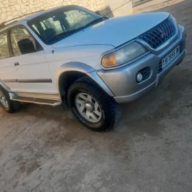 Mitsubishi Pajero 1999