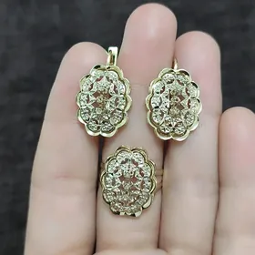 gyzyl kamplekt