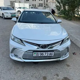 Toyota Camry 2019