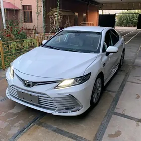 Toyota Camry 2021