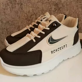кроссовки