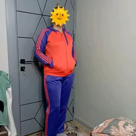 Женский спортивный костюм