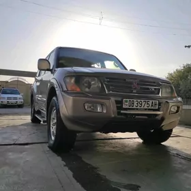 Mitsubishi Montero 2002