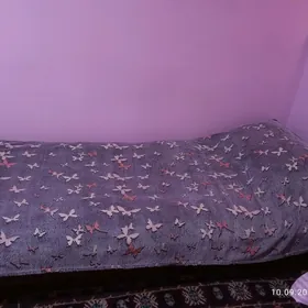 Кровать