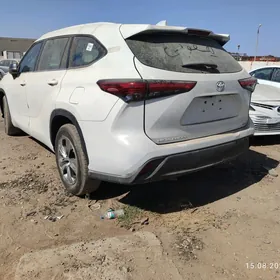 Toyota Highlander 2021