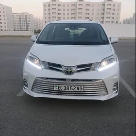 Toyota Sienna 2020