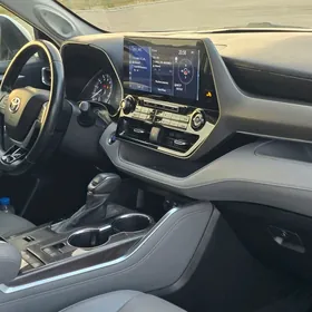 Toyota Highlander 2021