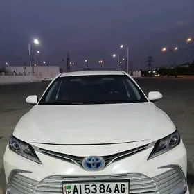 Toyota Camry Hybrid 2021