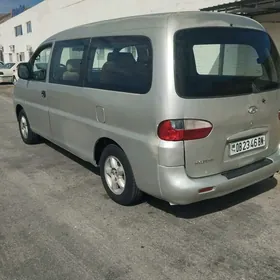 Hyundai H-1 2002