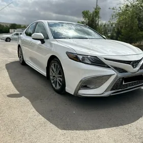 Toyota Camry 2021