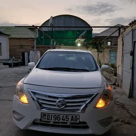 Nissan Versa 2016