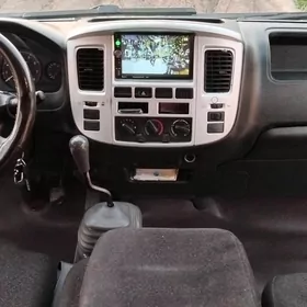 Nissan Urvan 2008
