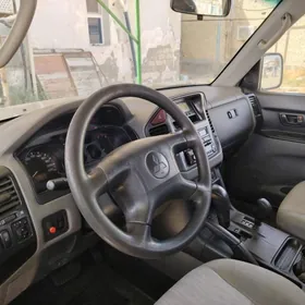 Mitsubishi Pajero 2005