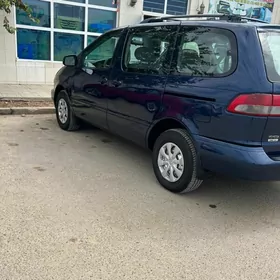Toyota Sienna 2002