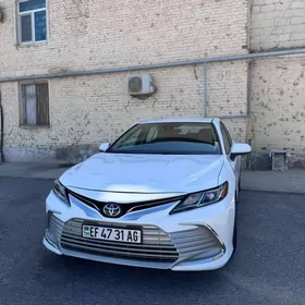 Toyota Camry 2021