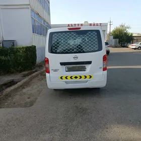 Nissan Urvan 2020