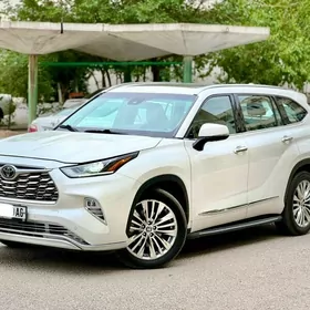 Toyota Highlander 2021