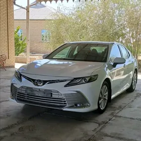 Toyota Camry 2021