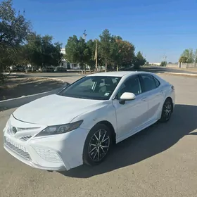 Toyota Camry 2021