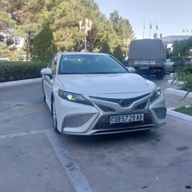 Toyota Camry 2021