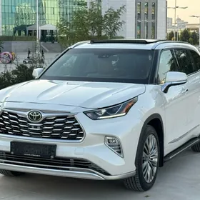 Toyota Highlander 2021