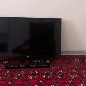 TCL televizor