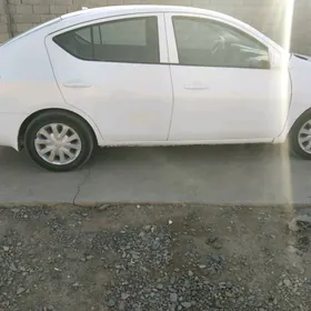 Nissan Versa 2011