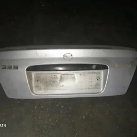 Bagaz mazda 323