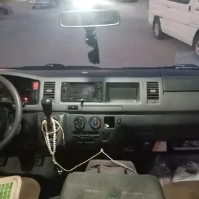 Toyota Hiace 2005