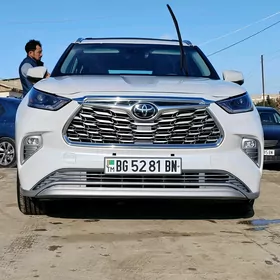 Toyota Highlander 2022