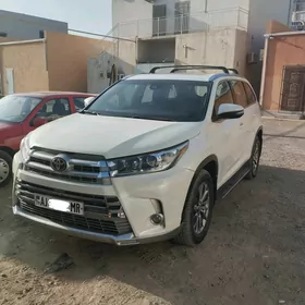 Toyota Highlander 2018