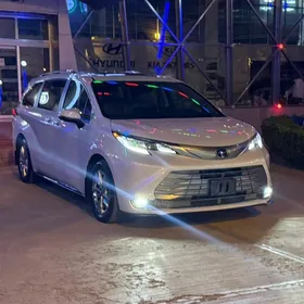 Toyota Sienna 2022