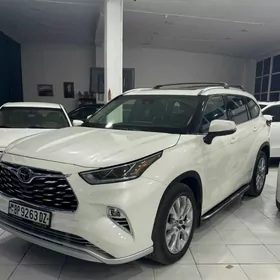 Toyota Highlander 2021