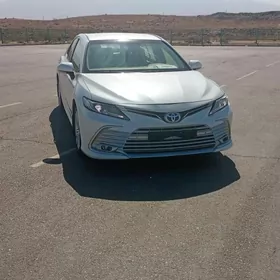 Toyota Camry Hybrid 2021