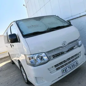 Toyota Hiace 2013