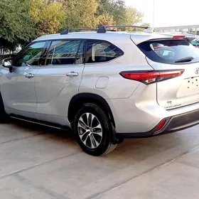 Toyota Highlander 2021