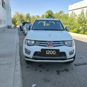 Mitsubishi L200 2011