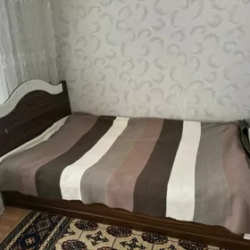 кровать