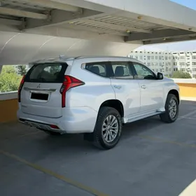 Mitsubishi Pajero 2020