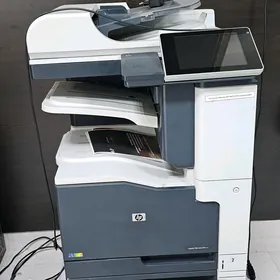 Принтор цветнойHPLaserJet 700