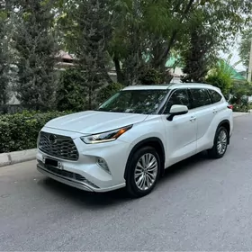 Toyota Highlander 2021