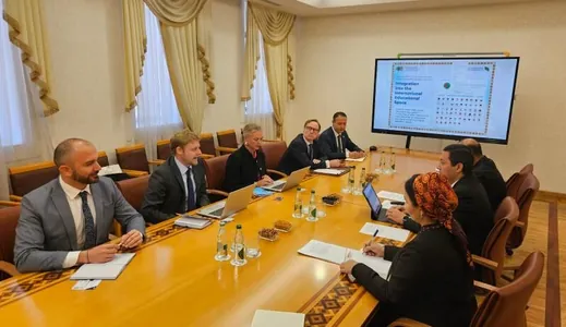 Türkmenistanyň Bilim ministrliginde AQA Global-yň wekiliýeti bilen duşuşyk geçirildi